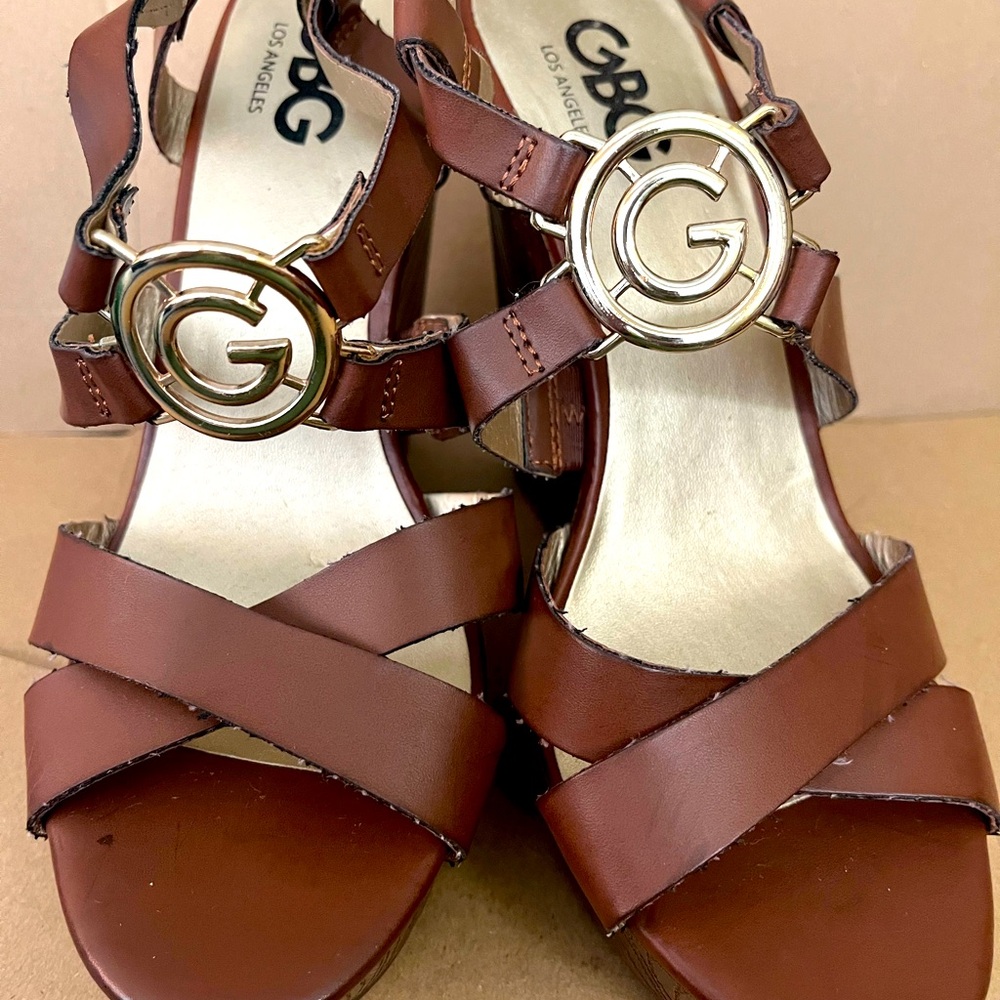 GBG Wood Wedge- Super Cute - Size 7